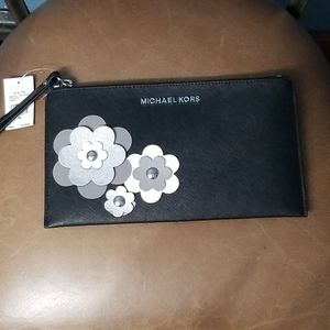 Michael kors wristlet